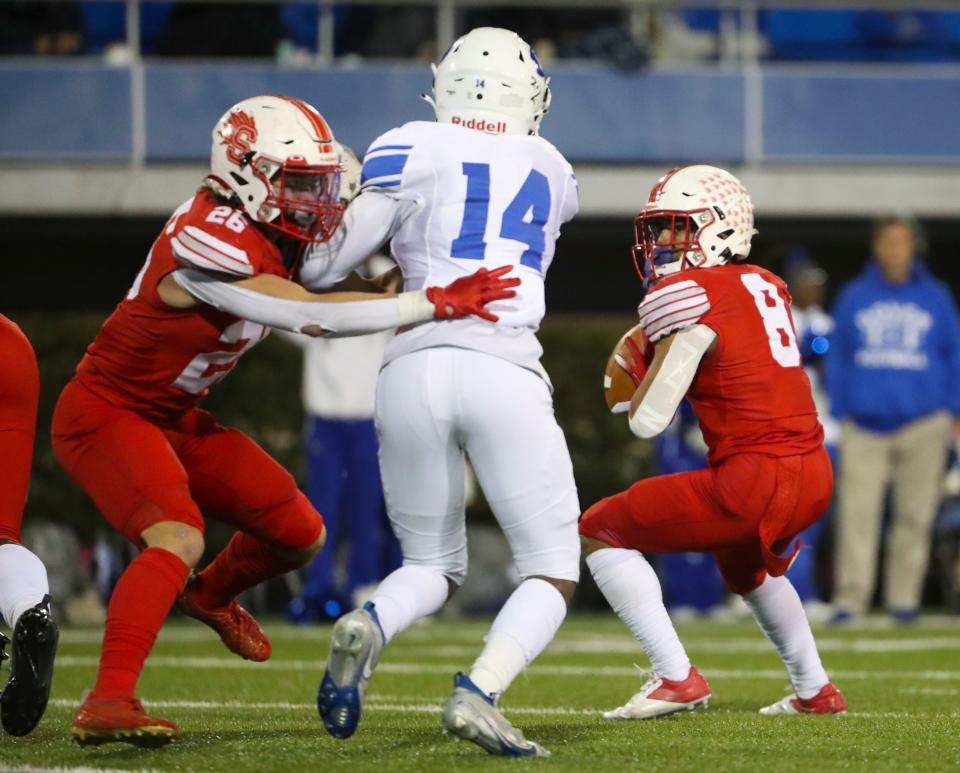 Smyrna's Yamir Knight throws a pass good for a two-point conversion in the third quarter of Smyrna's 52-7 win in the DIAA Class 3A championship at Delaware Stadium, Saturday, Dec. 10, 2022.