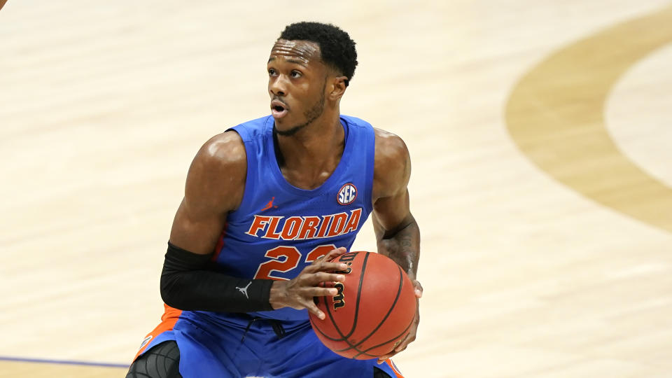 Scottie Lewis with the ball in his hands during a game last season.