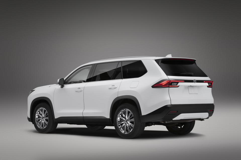 View Photos of the 2024 Toyota Grand Highlander