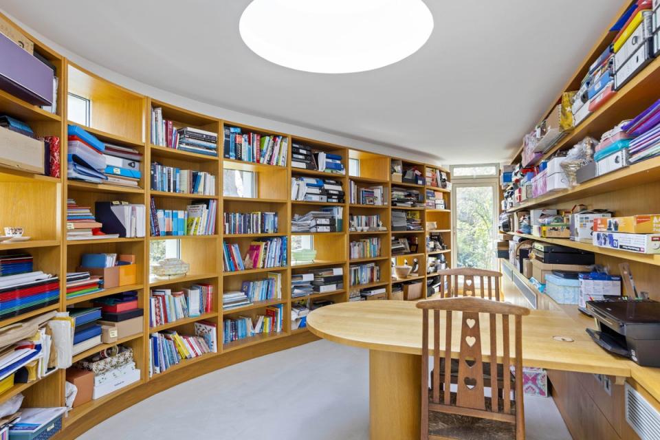 A library with built-in shelves and a desk (Strutt & Parker)