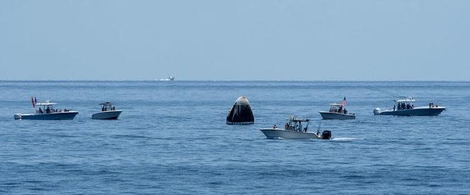 The SpaceX Crew Dragon capsule was surrounded by boaters shortly after touchdown, ignoring Coast Guard warnings to stay away. / Credit: NASA/Bill Ingalls