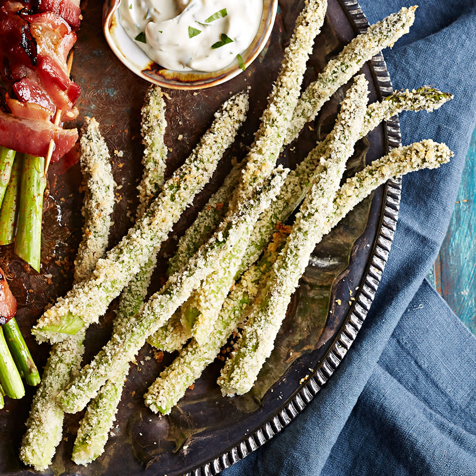 Panko & Parmesan-Crusted Asparagus with Garlic-Mayo Dipping Sauce