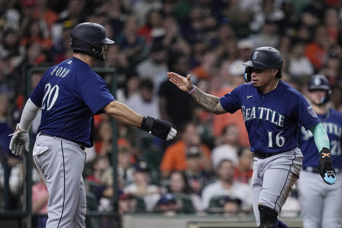 Luis Castillo throws 7 strong innings, Mike Ford clears bases in 9