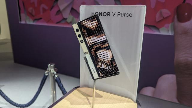 Honor reveals 'Phone-to-Purse' concept with V Purse; showcases Magic V2 at  IFA 2023 Berlin