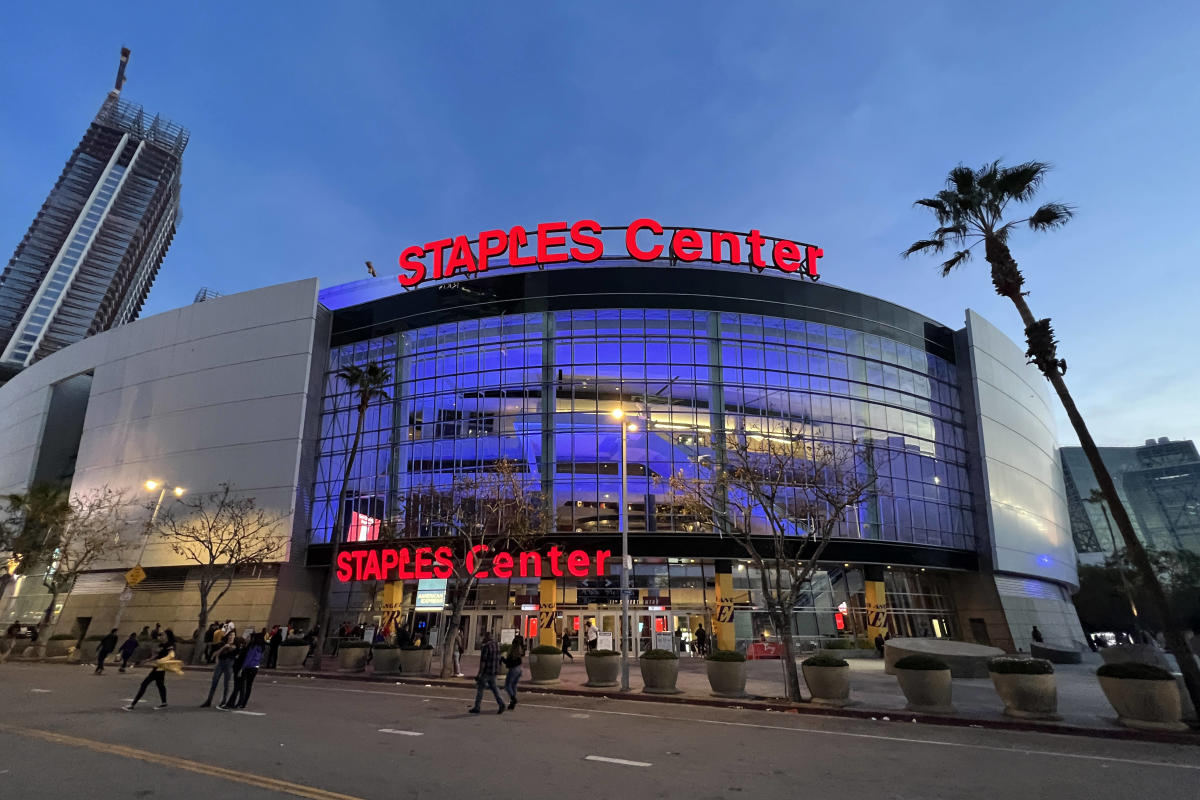 PHOTOS: Rams players visit Los Angeles Kings at Crypto.com Arena