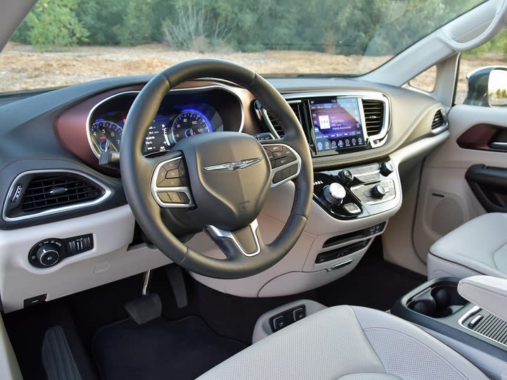 2017 Chrysler Pacifica interior photo