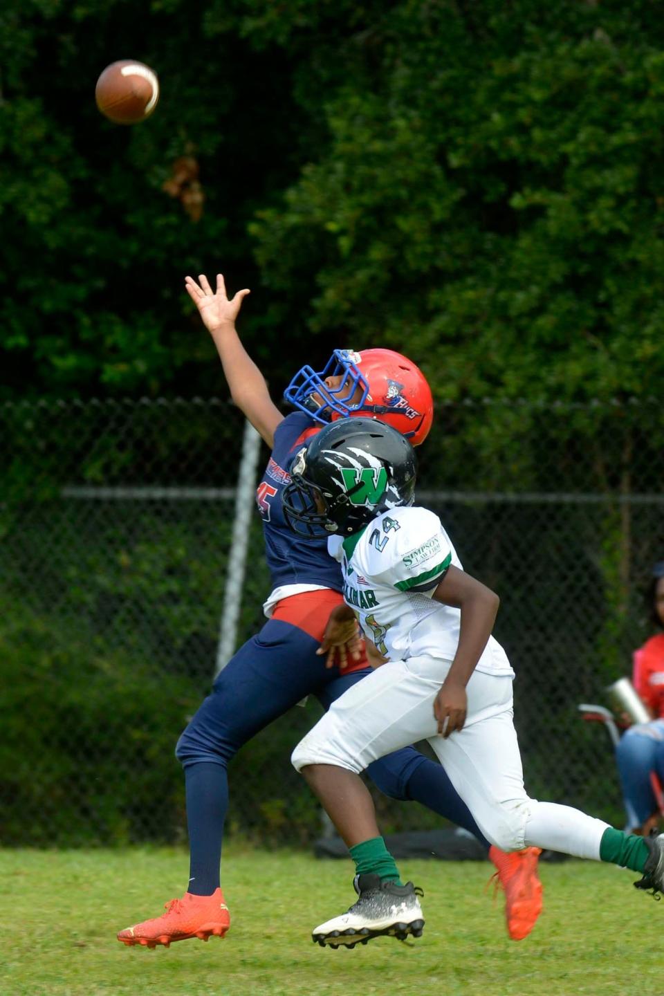 A Fort Walton Beach player tries to catch a pass in the 13-7 loss to Shalimar.