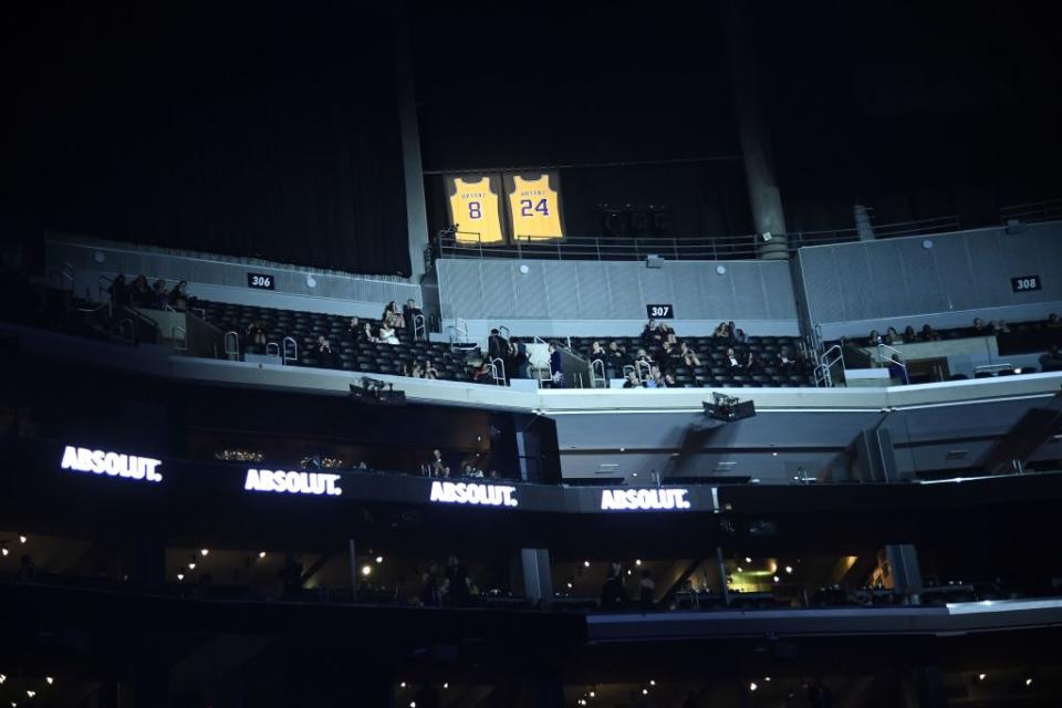 Die Trikots von Kobe Bryant unter dem Dach des Staples Center