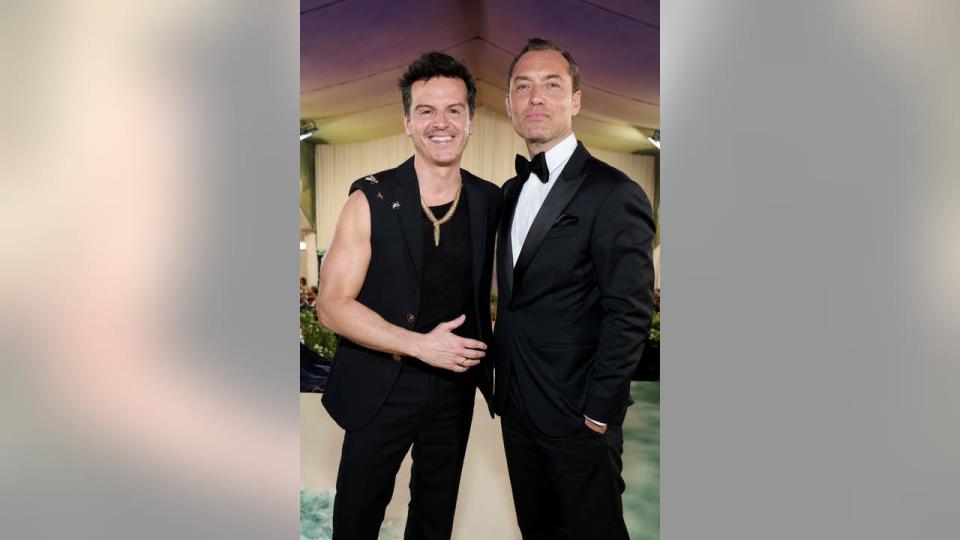 <div>NEW YORK, NEW YORK - MAY 06: (L-R) Andrew Scott and Jude Law attend The 2024 Met Gala Celebrating "Sleeping Beauties: Reawakening Fashion" at The Metropolitan Museum of Art on May 06, 2024 in New York City. (Photo by Kevin Mazur/MG24/Getty Images for The Met Museum/Vogue)</div>