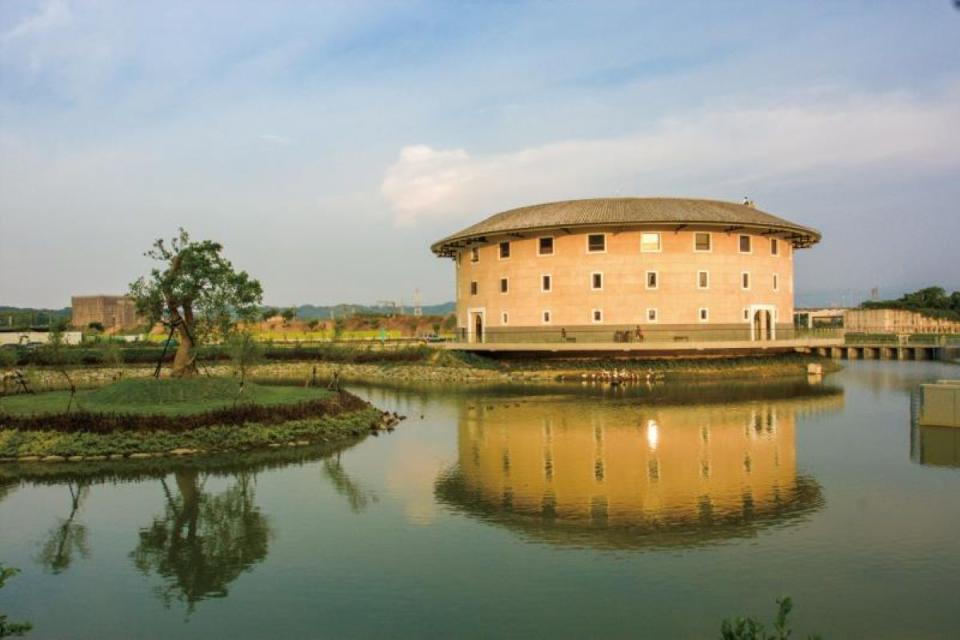 苗栗客家圓樓曾日湧萬人，收費入園後卻成全台最冷門景點。（圖：縣府提供）