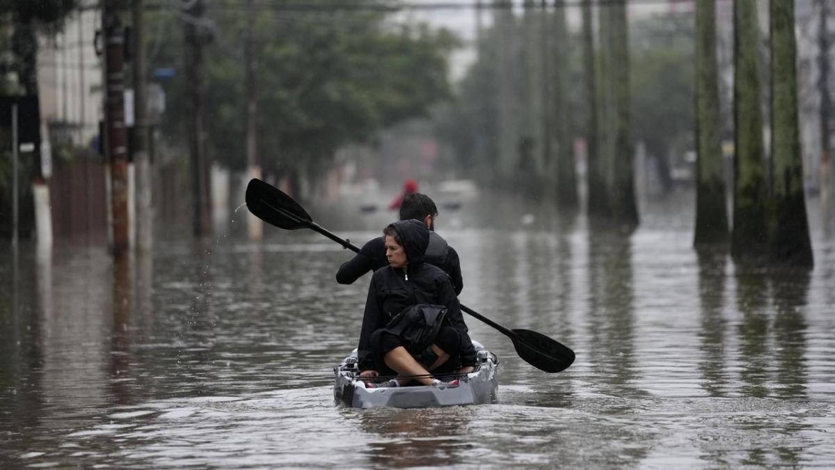 Número de mortos em enchentes no Brasil sobe para 137