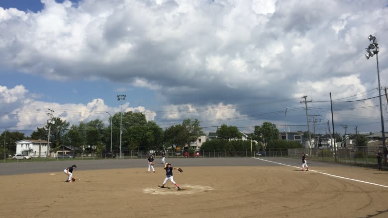 All-girls baseball team from Mauricie goes for provinicial crown