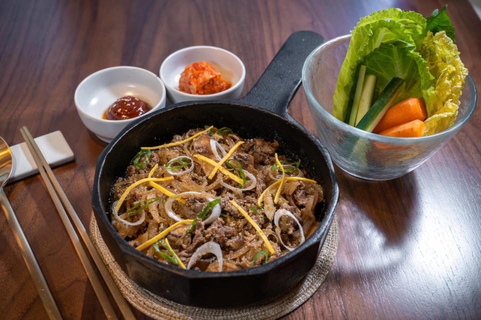 Bulgogi 韓式醬油牛肉配雜菜碗