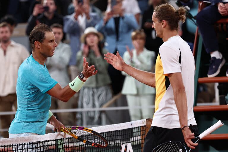 El saludo final entre Nadal y Zverev, tras la victoria del alemán en París