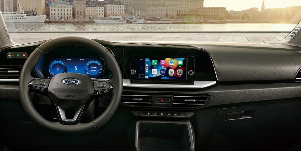 圖／2023 Ford Tourneo Connect 2.0玩咖版配備10.25吋數位化儀錶板，擁有豐富清晰易懂的判讀介面，以簡約新風貌帶來人性化的操作體驗。
