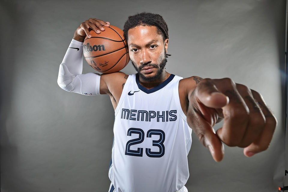 Derrick Rose NBA 2023-24球季效力於曼斐斯灰熊隊。（Photo by Justin Ford/Getty Images）