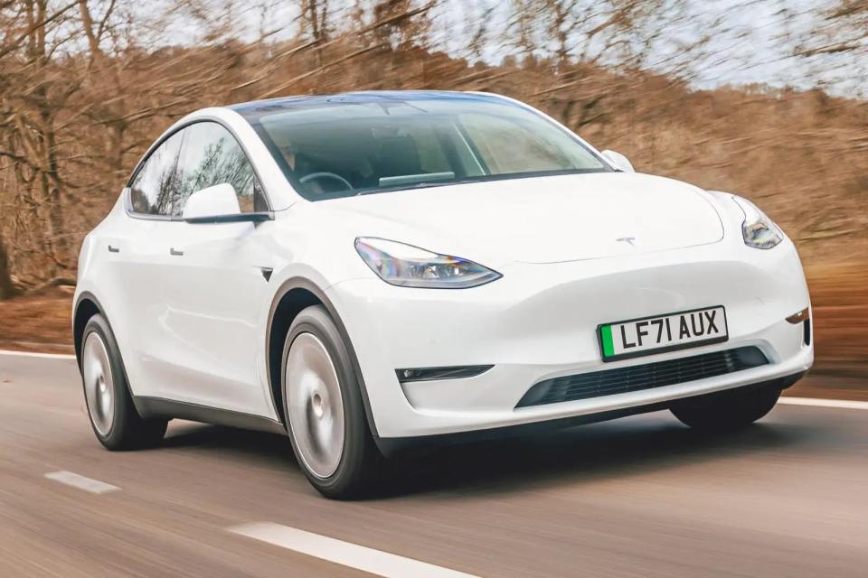 <p>Le Model Y a reçu le prix Best-in-Class dans la catégorie Small Off-Road du NCAP après ses excellentes performances en matière de sécurité d'occupation des adultes (<strong>97 %</strong>) et d'occupation des enfants (<strong>87 %)</strong>. De série, elle est équipée du système semi-autonome Autopilot qui utilise des caméras arrière, latérales et frontales pour aider à détecter les autres voitures et prédire les collisions potentielles. Le NCAP lui a également décerné cinq étoiles en matière de sécurité.</p>