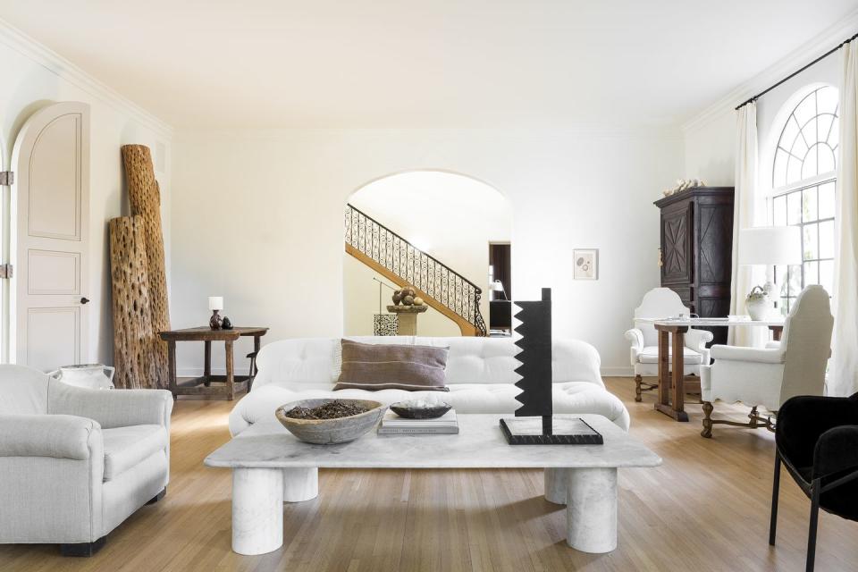 <p>In <a rel="nofollow noopener" href="https://www.elledecor.com/celebrity-style/luxury-real-estate/g25475726/nate-berkus-jeremiah-brent-list-historic-la-home-for-138-million/" target="_blank" data-ylk="slk:Jeremiah Brent and Nate Berkus' Los Angeles home;elm:context_link;itc:0;sec:content-canvas" class="link ">Jeremiah Brent and Nate Berkus' Los Angeles home</a>, a marble coffee table anchors two white sofas and a black chair. Wideplank wood floors in a honey oak tone provide a mellow base.</p>