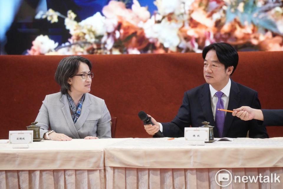 總統賴清德於總統府內舉行「信賴新政 時代新台灣」記者會，副總統蕭美琴陪同出席。   圖：張良一/攝