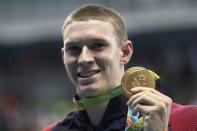 2016 Rio Olympics - Swimming - Victory Ceremony - Men's 200m Backstroke Victory Ceremony - Olympic Aquatics Stadium - Rio de Janeiro, Brazil - 11/08/2016. Ryan Murphy (USA) of USA poses with his gold medal. REUTERS/Stefan Wermuth FOR EDITORIAL USE ONLY. NOT FOR SALE FOR MARKETING OR ADVERTISING CAMPAIGNS.