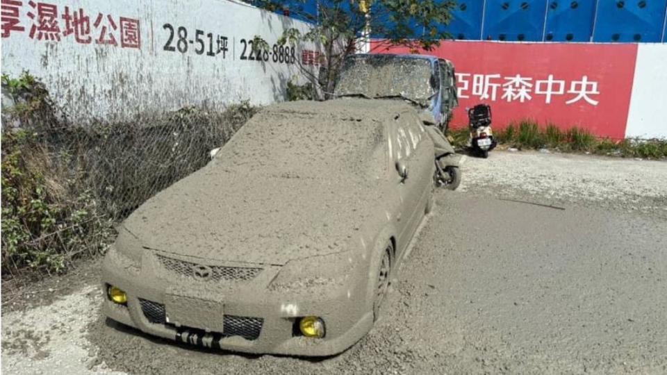 建商表示已與車主達成和解。（圖／翻攝自記者爆料網）