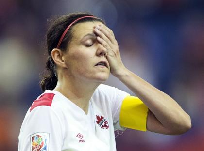 Canada&#39;s Christine Sinclair wipes her face as she leaves the pitch after a 1-1 draw with the Netherlands during Women&#39;s World Cup soccer Monday, June 15, 2015 in Montreal.THE CANADIAN PRESS/Ryan Remiorz