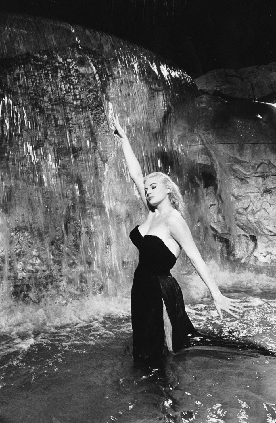 Anita Ekberg in the Trevi fountain, La Dolce Vita, 1960 - John Kobal Foundation 