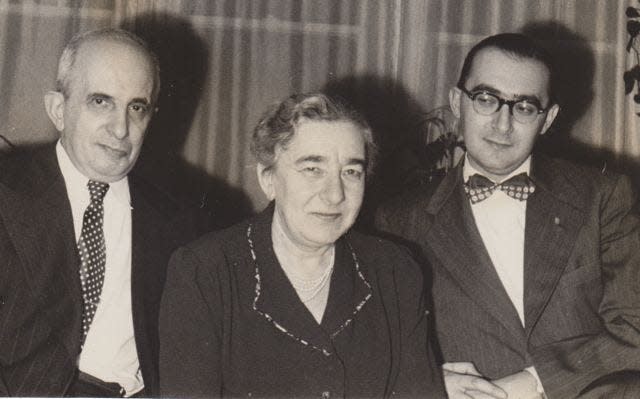 Alexander Wilde (right) with his parents in 1956.