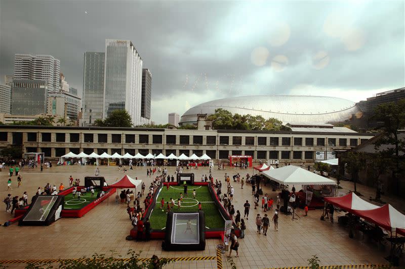 松山菸館舉行足球賽，場地與景致美麗。（圖／迷你足球協會提供）