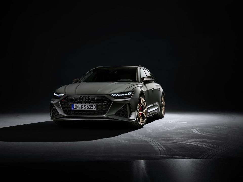 <p>2024 Audi RS6 Avant Performance</p>