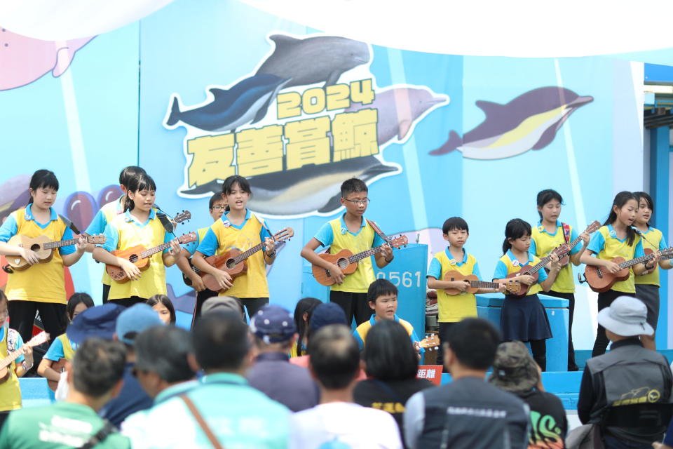 北濱國小孩子受邀進行烏克麗麗演出。（圖：海保署提供）