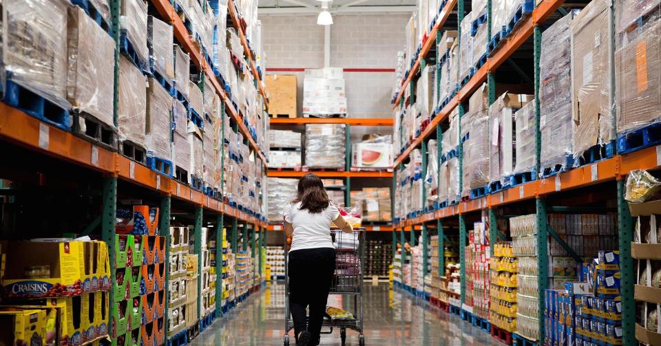 A customer shops inside a Costco Wholesale Corp. store in Miami, Florida. (Scott McIntyre/Bloomberg/Getty Images/CNBC)