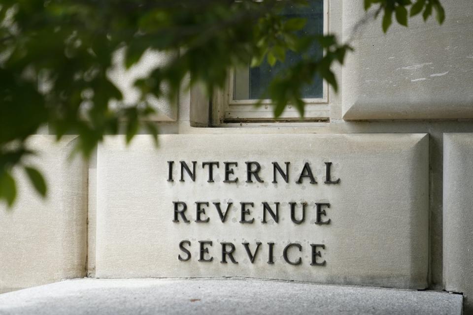 The author had to go to an IRS assistance center to try to pay his taxes in cash. <a href="https://newsroom.ap.org/detail/TaxSeasonBegins/98cf9ddeb9214107ad0fd1318e7bb74b/photo?Query=irs&mediaType=photo&sortBy=arrivaldatetime:desc&dateRange=Anytime&totalCount=2485&currentItemNo=43" rel="nofollow noopener" target="_blank" data-ylk="slk:AP Photo/Patrick Semansky;elm:context_link;itc:0;sec:content-canvas" class="link ">AP Photo/Patrick Semansky</a>