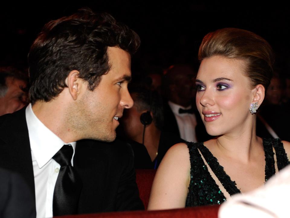 Ryan Reynolds and Scarlett Johansson in the audience at the 2010 Tony Awards.