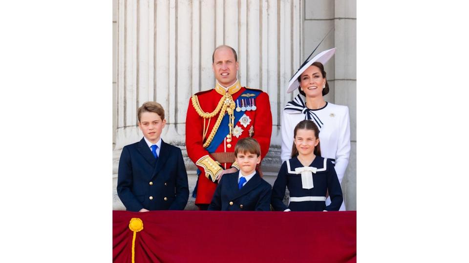 Prince George, Prince William, Prince George, Princess Charlotte, Princess Kate on balcony