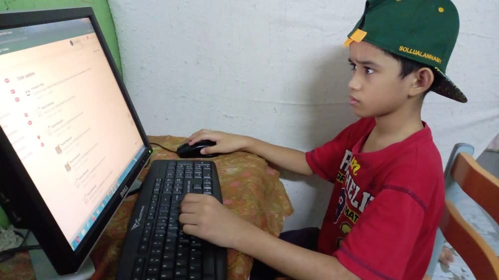 An 11-year-old Shopee seller who went viral recently is trying to raise money to buy himself a new phone so that he could join his Teaching and Learning at Home (PdPR) classes. ― Picture courtesy of Nurul Huda