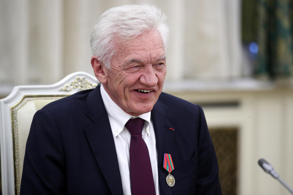 <p>Gennady Timchenko tiene participaciones en numerosas empresas rusas, como la compañía de gas Novatek o el productor petroquímico Sibur Holding. Forbes sitúa su fortuna en los 19,6 mil millones de euros y aparece en el puesto 78 de su lista. Se trata además de una de las personas más poderosas de Rusia con estrechos vínculos con Vladimir Putin. (Foto: Yegor Aleyev / TASS / Getty Images).</p> 