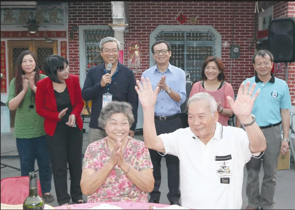 謝金河與家人合照。（圖/翻攝謝金河臉書）