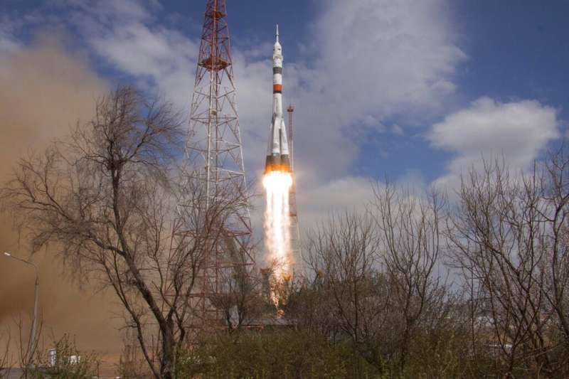 美國NASA、俄羅斯太空總署3名太空人4月9日下午1時05分飛向國際太空站。（AP）