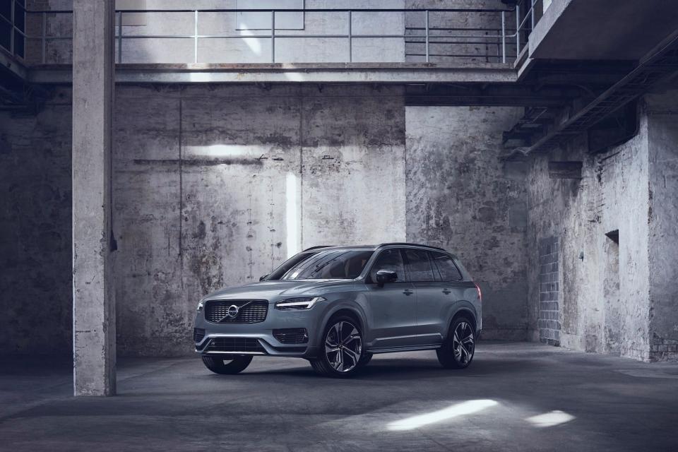 265712_XC90_Recharge_Plug In_Hybrid_R Design_in_Thunder_Grey