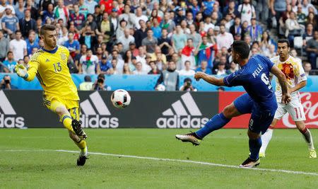 Football Soccer - Italy v Spain - EURO 2016 - Round of 16 - Stade de France, Saint-Denis near Paris, France - 27/6/16 Italy's Graziano Pelle scores their second goal REUTERS/Darren Staples Livepic