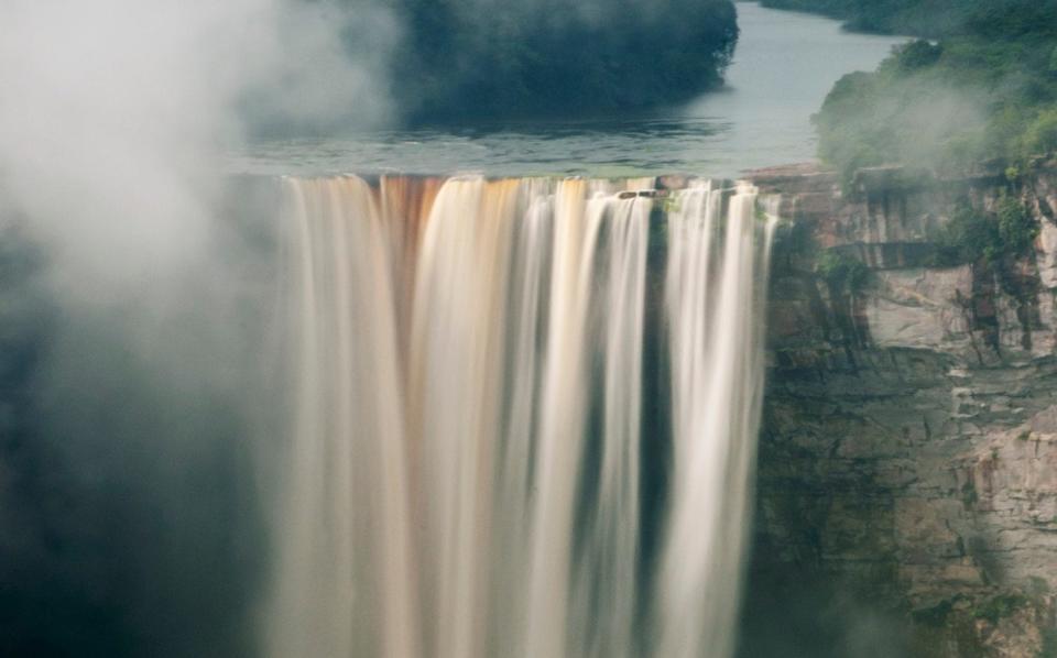  Kaieteur Falls - Kevin Schafer/Getty Images