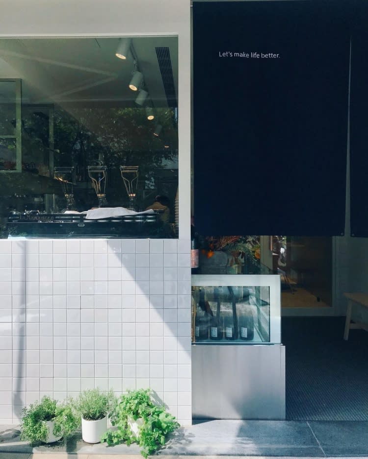 Space Café靠著獨到的設計美學，從店門口到店內裝潢都打造高標準 Source:  Instagram @2019space