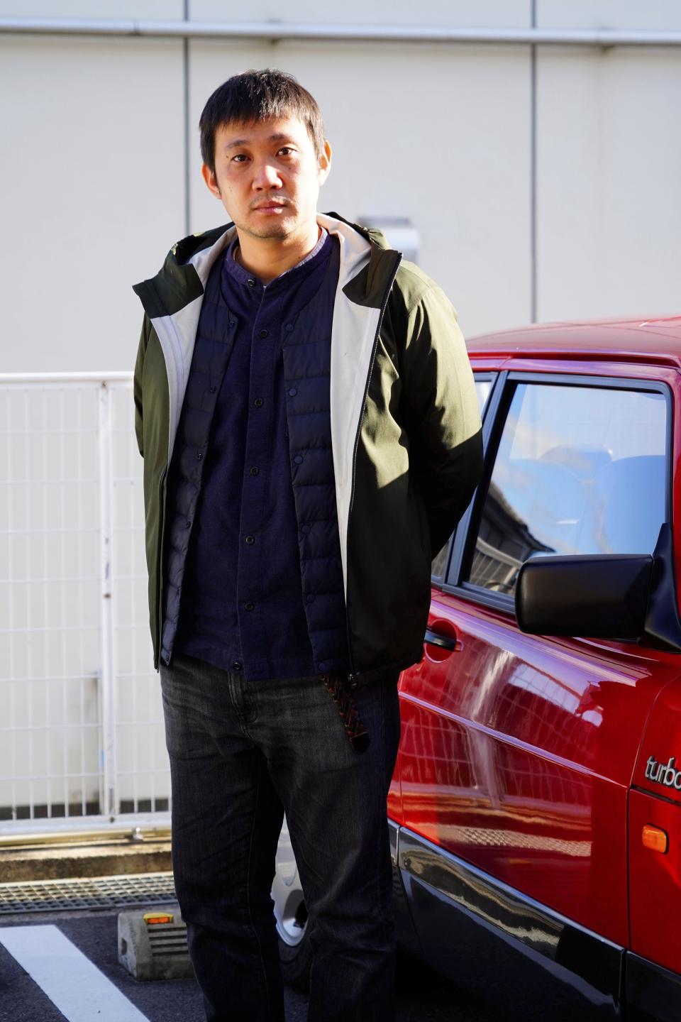 En esta imagen proporcionada por Janus Films y Sideshow en cineasta japonés Ryûsuke Hamaguchi director de la cinta nominada al Oscar "Drive My Car". (Janus Films and Sideshow via AP)