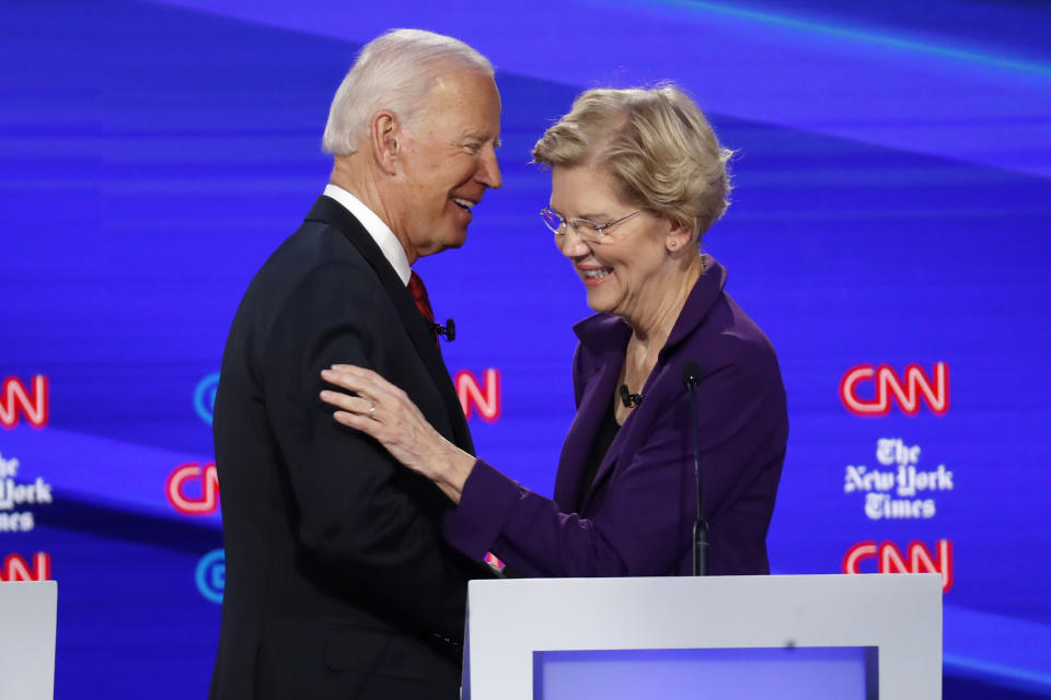 Según la mayoría de las encuestas, Biden sigue siendo el candidato con más puntos para convertirse en el rival del presidente Trump en los comicios de 2020, aunque la senadora Elizabeth Warren también ha salido como favorita en alguna de ellas. (AP Photo/John Minchillo)