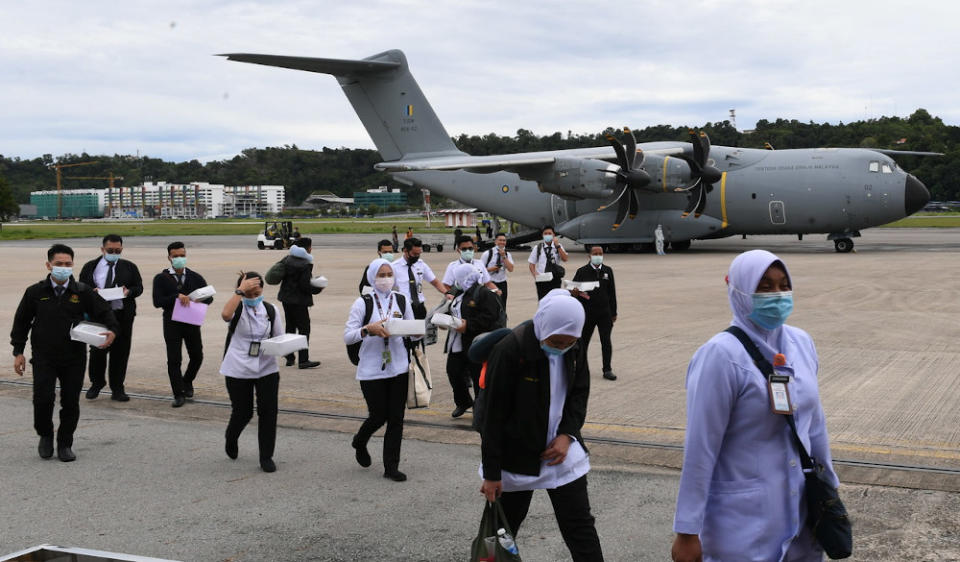 Medical officers along with five doctors from Kelantan, Terengganu, Putrajaya, Johor, Melaka and Negri Sembilan arriving at Terminal 2 of Kota Kinabalu International Airport for the Covid-19 Assistance Mission in Sabah, October 27, 2020. — Bernama pic