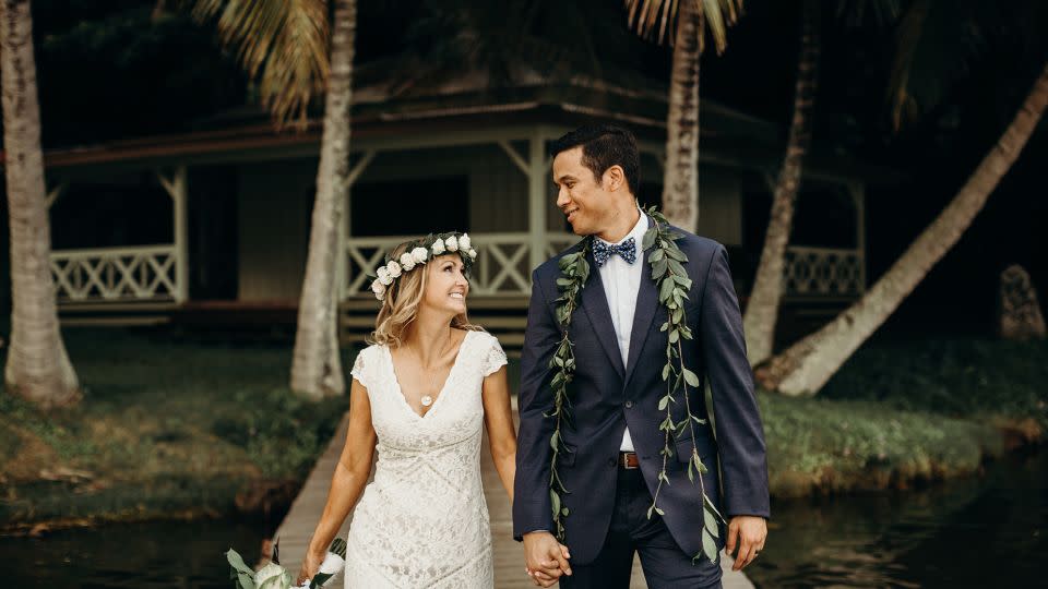 Christian and Aaron got married on Oahu, Hawaii in 2018. - Keani Bakula Photography (@keanibakula/keanibakula.com)