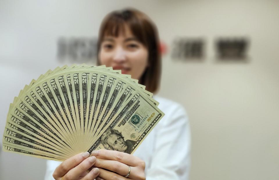 央行颱風加班兩天，今提供外幣資金7.37億美元。示意圖/銀行業者提供