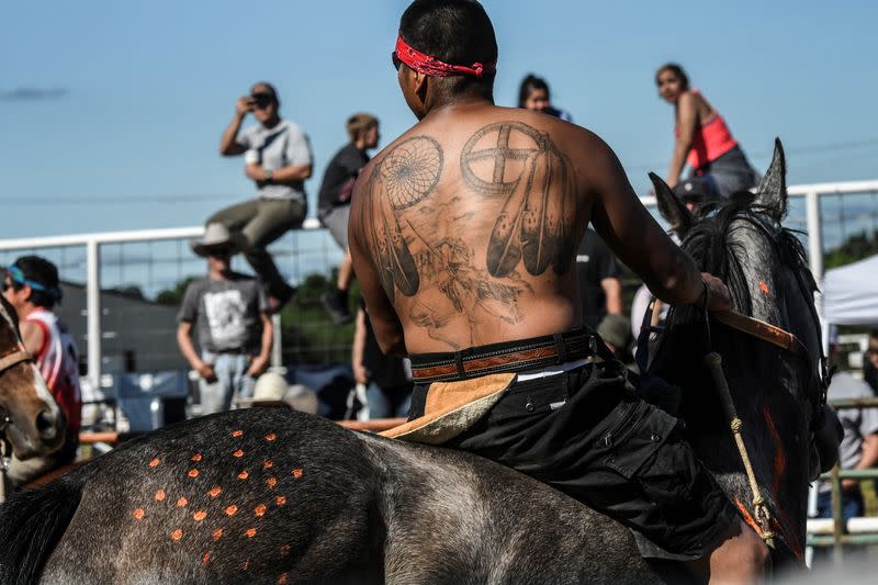 Indian relay race is run in Oklahoma