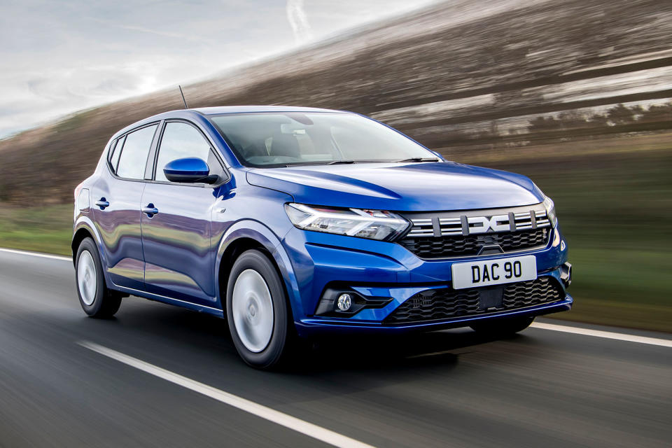 dacia sandero road test review 2023 01 tracking front